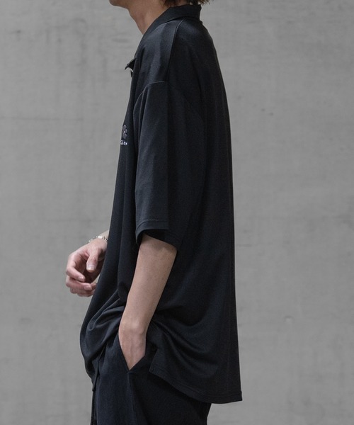 JOHN'S CLOSET(ジョンズクローゼット)の「【a】とろみジョーゼット フラワーエンブロイダリー ハーフジップ(Tシャツ/カットソー・メンズ・ブルー/グレイッシュベージュ/ブラック・MEDIUM/LARGE)」の9枚目の写真
