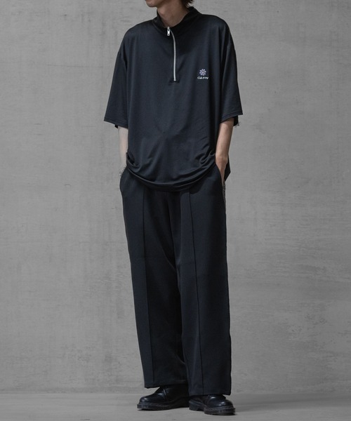 JOHN'S CLOSET(ジョンズクローゼット)の「【a】とろみジョーゼット フラワーエンブロイダリー ハーフジップ(Tシャツ/カットソー・メンズ・ブルー/グレイッシュベージュ/ブラック・MEDIUM/LARGE)」の7枚目の写真