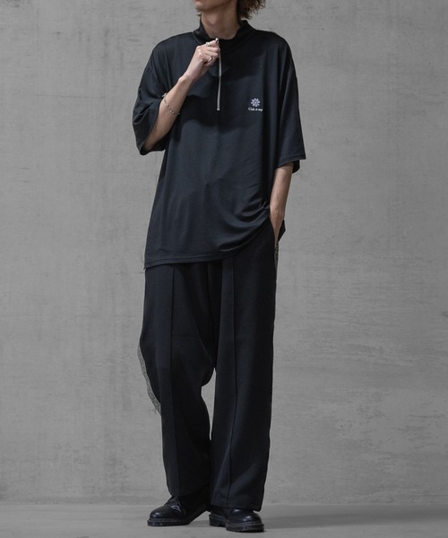 JOHN'S CLOSET(ジョンズクローゼット)の「【a】とろみジョーゼット フラワーエンブロイダリー ハーフジップ(Tシャツ/カットソー・メンズ・ブルー/グレイッシュベージュ/ブラック・MEDIUM/LARGE)」の6枚目の写真