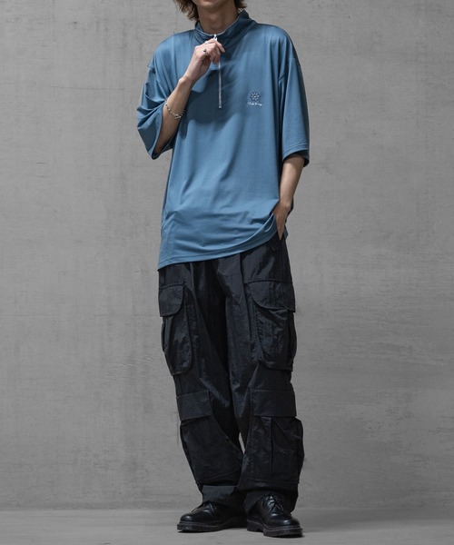 JOHN'S CLOSET(ジョンズクローゼット)の「【a】とろみジョーゼット フラワーエンブロイダリー ハーフジップ(Tシャツ/カットソー・メンズ・ブルー/グレイッシュベージュ/ブラック・MEDIUM/LARGE)」の18枚目の写真