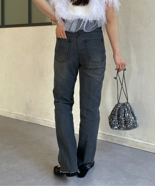 Thevon（ゼボン）の「裾段差スリットセンタープレスデニム（デニムパンツ・レディース・サックスブルー/ブラック/ブルー・S/M）」の6枚目の写真