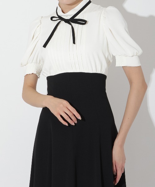 AND COUTURE（アンドクチュール）の「配色切替ピンタックドレス