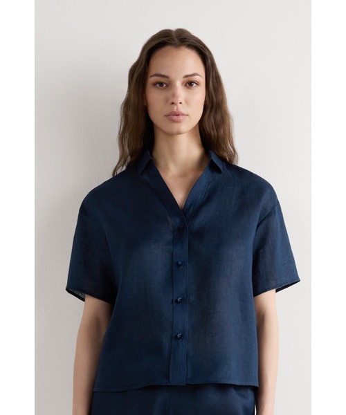 Intimissimi(インティミッシミ)の「The Pure Linen リネンファブリック ショートスリーブ シャツ(Tシャツ/カットソー・レディース・ホワイト/サンドベージュ/インディゴブルー/スカイブルー/カーキ/ピンクベージュ・M/S/L)」の5枚目の写真