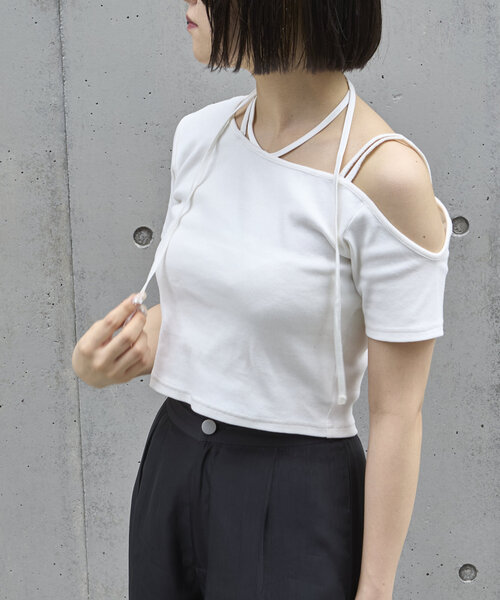 RAY CASSIN(レイカズン)の「ワンショルチョーカーTシャツ(Tシャツ/カットソー・レディース・ホワイト/ブラック/ピンク・FREE)」の5枚目の写真