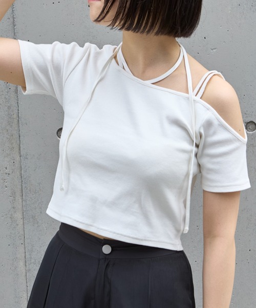 RAY CASSIN(レイカズン)の「ワンショルチョーカーTシャツ(Tシャツ/カットソー・レディース・ホワイト/ブラック/ピンク・FREE)」の2枚目の写真