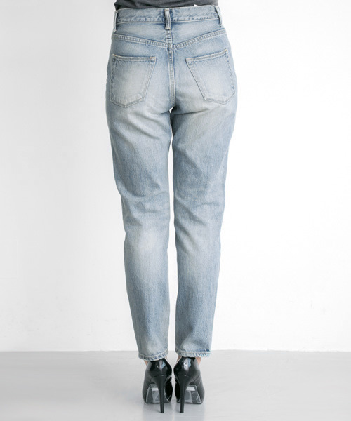 URBAN RESEARCH（アーバンリサーチ）の「UR テーパードデニム（デニムパンツ・レディース・ライトインディゴブルー・38/36）」の18枚目の写真