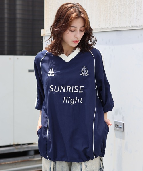 SPINNS(スピンズ)の「【ユニセックスで着用可能】半袖サッカーTシャツ(Tシャツ/カットソー・メンズ・ネイビー/ブラウン/ブラック・ONESIZE)」の3枚目の写真