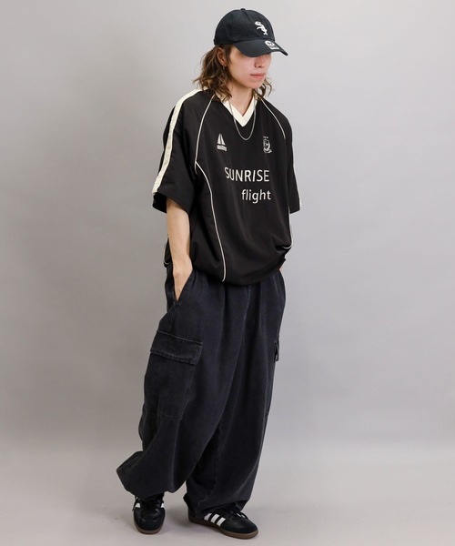 SPINNS(スピンズ)の「【ユニセックスで着用可能】半袖サッカーTシャツ(Tシャツ/カットソー・メンズ・ネイビー/ブラウン/ブラック・ONESIZE)」の21枚目の写真