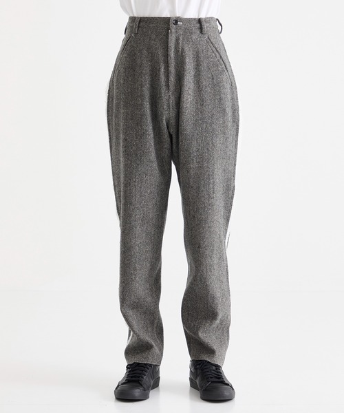 sulvam（サルバム）の「【sulvam / サルバム】HERRINGBONE SIDE LINE PANTS（スラックス・メンズ・グレー・S/M）」の3枚目の写真