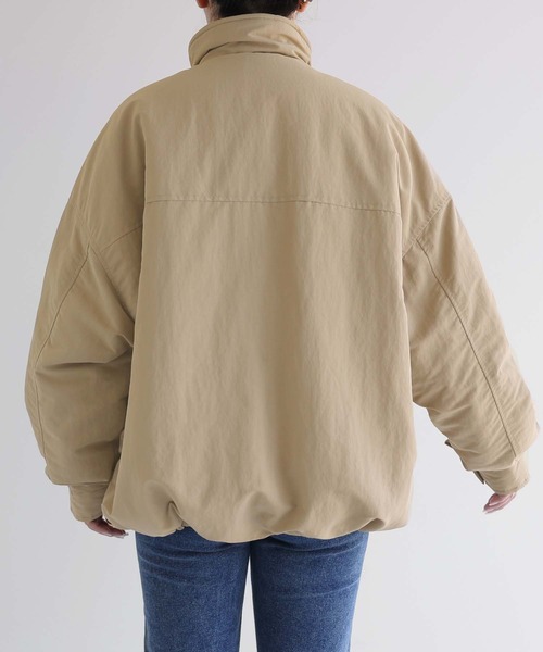 andme(アンドミー)の「スタンドカラーボリューム中綿ダウンジャケット(ブルゾン・レディース・ベージュ/ブラック/アイボリー・S/M)」の21枚目の写真