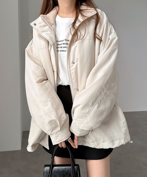 andme(アンドミー)の「スタンドカラーボリューム中綿ダウンジャケット(ブルゾン・レディース・ベージュ/ブラック/アイボリー・S/M)」の4枚目の写真