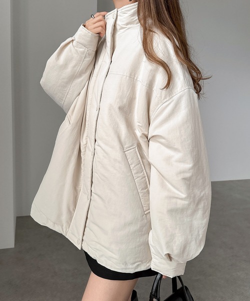 andme(アンドミー)の「スタンドカラーボリューム中綿ダウンジャケット(ブルゾン・レディース・ベージュ/ブラック/アイボリー・S/M)」の5枚目の写真