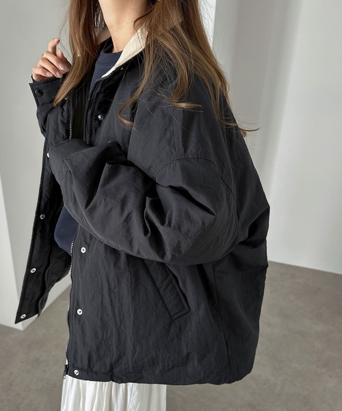 andme(アンドミー)の「スタンドカラーボリューム中綿ダウンジャケット(ブルゾン・レディース・ベージュ/ブラック/アイボリー・S/M)」の12枚目の写真