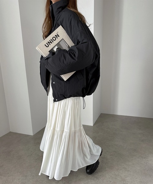 andme(アンドミー)の「スタンドカラーボリューム中綿ダウンジャケット(ブルゾン・レディース・ベージュ/ブラック/アイボリー・S/M)」の10枚目の写真