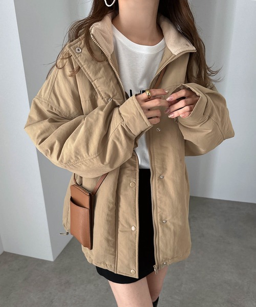 andme(アンドミー)の「スタンドカラーボリューム中綿ダウンジャケット(ブルゾン・レディース・ベージュ/ブラック/アイボリー・S/M)」の16枚目の写真