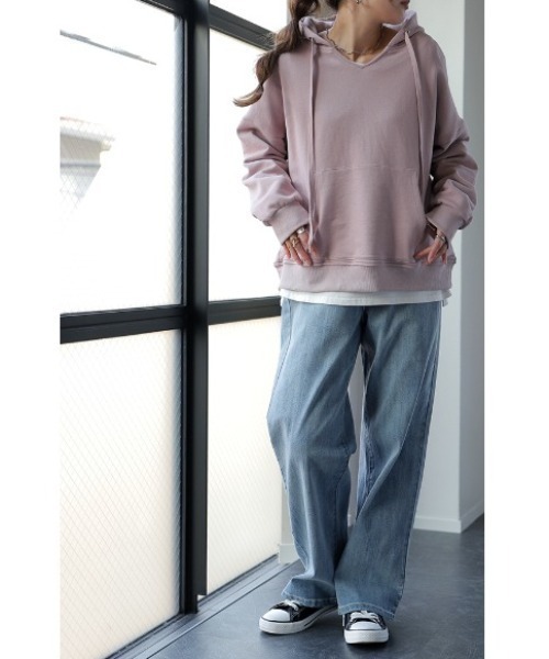 HUG.U(ハグユー)の「キーネックパーカー(パーカー・レディース・ラベンダー/ブラック/チョコ/ライトベージュ・FREE)」の6枚目の写真
