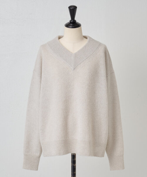 BEARDSLEY（ビアズリー）の「Vネックラメプルオーバー（ニット/セーター・レディース・ダークグレー/ベージュ・FREE）」の11枚目の写真