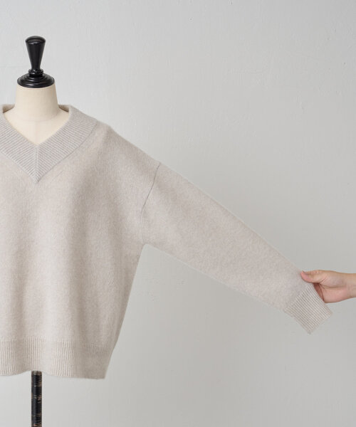 BEARDSLEY（ビアズリー）の「Vネックラメプルオーバー（ニット/セーター・レディース・ダークグレー/ベージュ・FREE）」の15枚目の写真