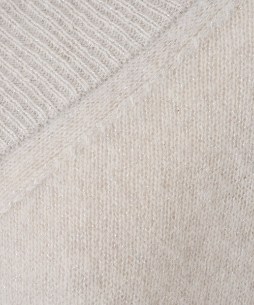 【新品タグ付】ビアズリー　Vネックプルオーバーニット　ホワイト Vネックラメプルオーバー（ニット/セーター）｜BEARDSLEY