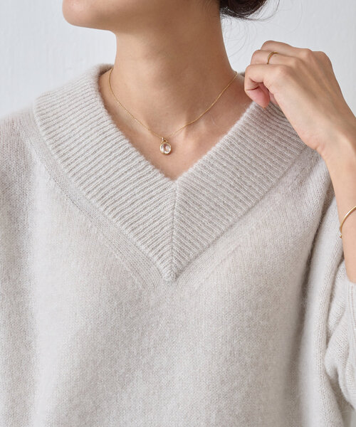 【新品タグ付】ビアズリー　Vネックプルオーバーニット　ホワイト Vネックラメプルオーバー（ニット/セーター）｜BEARDSLEY