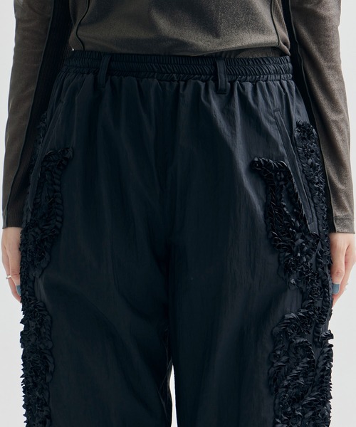 TAAKK（ターク）の「【TAAKK/ターク】EMBROIDERY PANTS（その他パンツ・レディース・グレー/ブラック・3）」の9枚目の写真