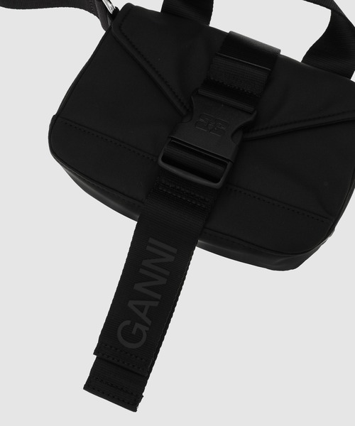 GANNI(ガニー)の「Recycled Tech Mini Satchel(ショルダーバッグ・レディース・ブラック・OS/ONE SIZE)」の4枚目の写真