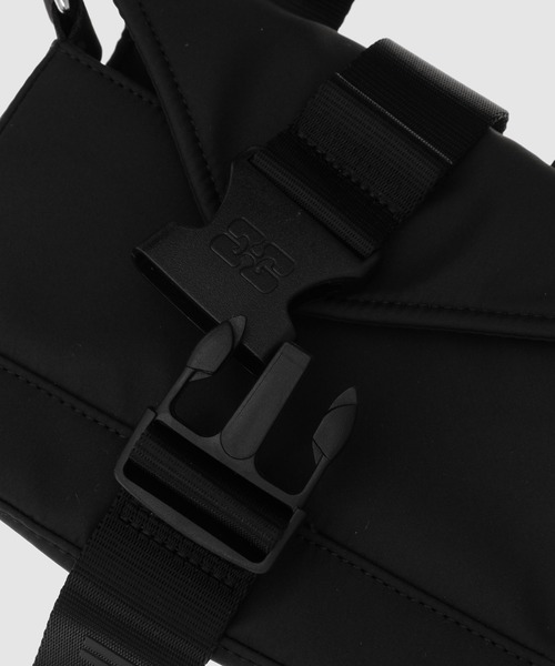 GANNI(ガニー)の「Recycled Tech Mini Satchel(ショルダーバッグ・レディース・ブラック・OS/ONE SIZE)」の5枚目の写真