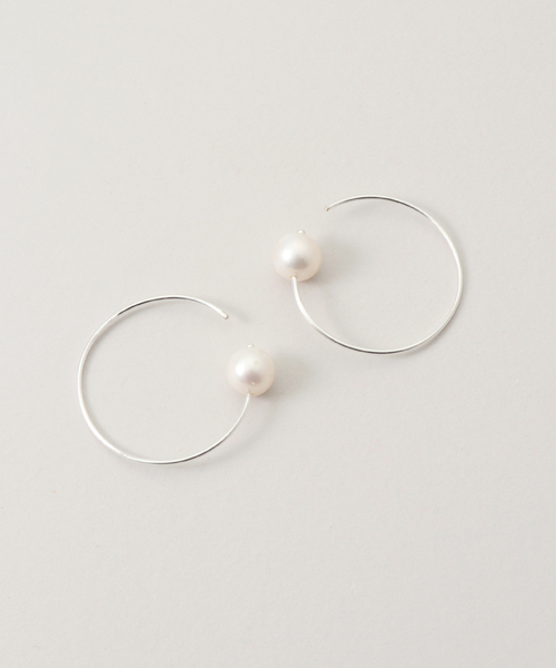 Le Chic Radical(ルシックラディカル)の「【Le Chic Radical /ルシ ックラディカル】ループパールピアス(ピアス(両耳用)・レディース・シルバー・FREE)」の6枚目の写真