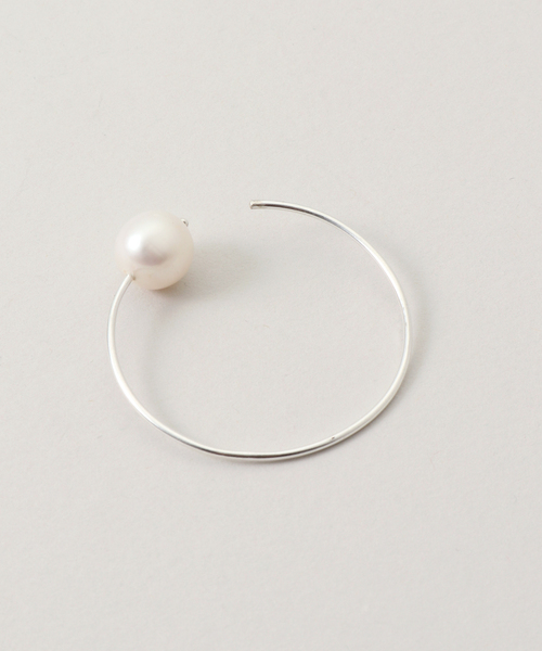 Le Chic Radical(ルシックラディカル)の「【Le Chic Radical /ルシ ックラディカル】ループパールピアス(ピアス(両耳用)・レディース・シルバー・FREE)」の7枚目の写真