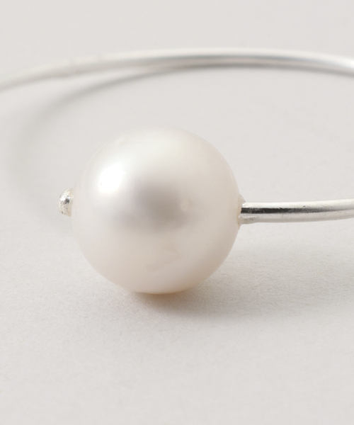 Le Chic Radical(ルシックラディカル)の「【Le Chic Radical /ルシ ックラディカル】ループパールピアス(ピアス(両耳用)・レディース・シルバー・FREE)」の8枚目の写真