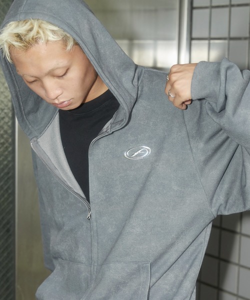 SHORT ROUND（ショートラウンド）の「SHORT ROUND/メタルワンポイントZIPパーカー（パーカー・メンズ・スミクロ/グレー・LARGE/MEDIUM）」の13枚目の写真