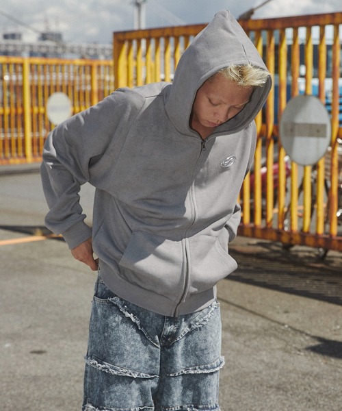 SHORT ROUND（ショートラウンド）の「SHORT ROUND/メタルワンポイントZIPパーカー（パーカー・メンズ・スミクロ/グレー・LARGE/MEDIUM）」の11枚目の写真