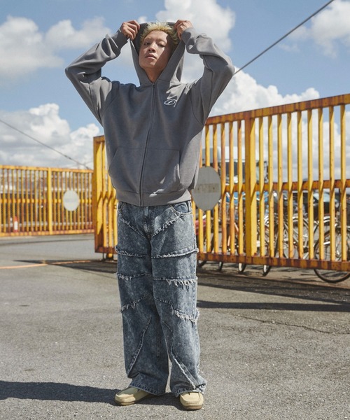 SHORT ROUND（ショートラウンド）の「SHORT ROUND/メタルワンポイントZIPパーカー（パーカー・メンズ・スミクロ/グレー・LARGE/MEDIUM）」の12枚目の写真