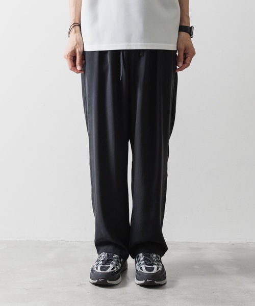 ATTACHMENT（アタッチメント）の「CU/RY フィブリルタフタ イージートラウザーズ / CU/RY FIBRIL TAFFETA EASY TROUSERS（スラックス・メンズ・ブラック/ダークグレー・1/2/3）」の2枚目の写真