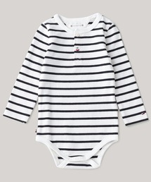 TOMMY HILFIGER（トミーヒルフィガー）の「ノーティカルストライプボーイロングスリーブボディスーツ（ロンパース・キッズ）」