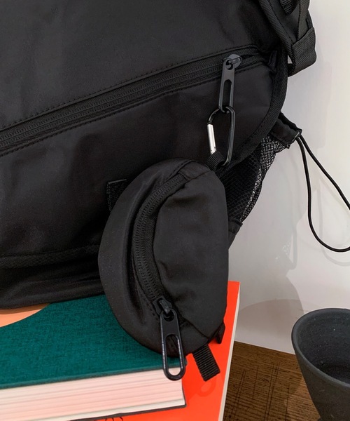 lilful(リルフル)の「【A4サイズ対応】ナイロンワンショルダー 多機能 メッセンジャーバッグ 男女兼用 ミニポーチ付き(ショルダーバッグ・レディース・ブラック・F)」の7枚目の写真