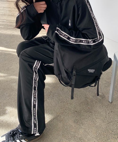 lilful(リルフル)の「【A4サイズ対応】ナイロンワンショルダー 多機能 メッセンジャーバッグ 男女兼用 ミニポーチ付き(ショルダーバッグ・レディース・ブラック・F)」の12枚目の写真