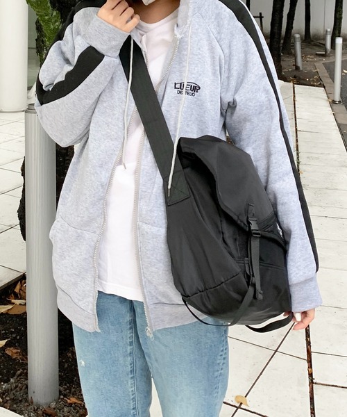 lilful(リルフル)の「【A4サイズ対応】ナイロンワンショルダー 多機能 メッセンジャーバッグ 男女兼用 ミニポーチ付き(ショルダーバッグ・レディース・ブラック・F)」の20枚目の写真