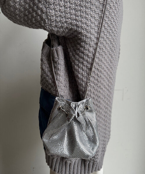 DouDou（ドゥドゥ）の「メタリック巾着（ショルダーバッグ・レディース・ブラック/シルバー/ゴールド・FREE）」の8枚目の写真