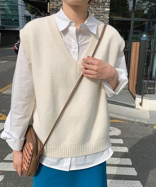 Miniministore(ミニミニストア)の「ニットベスト Vネック 重ね着 春秋冬(ベスト・レディース・ベージュ/ピンク/グレー/アイボリー/ブラック/ライトベージュ・FREE)」の2枚目の写真