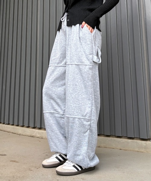 ISOOK(アイスー)の「【ISOOK / アイスー】シームデザインスウェットパンツ / ジョガーパンツ ワイドパンツ バレルパンツ ブロークコア ZOZOTOWN限定(スウェットパンツ・レディース・ブラック/グレー・FREE)」の1枚目の写真