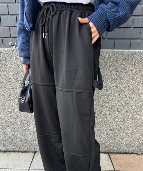 ISOOK(アイスー)の「【ISOOK / アイスー】シームデザインスウェットパンツ / ジョガーパンツ ワイドパンツ バレルパンツ ブロークコア ZOZOTOWN限定(スウェットパンツ・レディース・ブラック/グレー・FREE)」の10枚目の写真