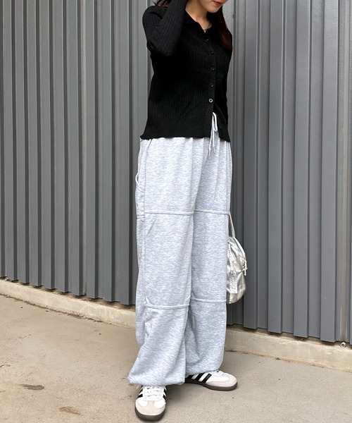 ISOOK(アイスー)の「【ISOOK / アイスー】シームデザインスウェットパンツ / ジョガーパンツ ワイドパンツ バレルパンツ ブロークコア ZOZOTOWN限定(スウェットパンツ・レディース・ブラック/グレー・FREE)」の4枚目の写真