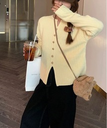 Vネックニット