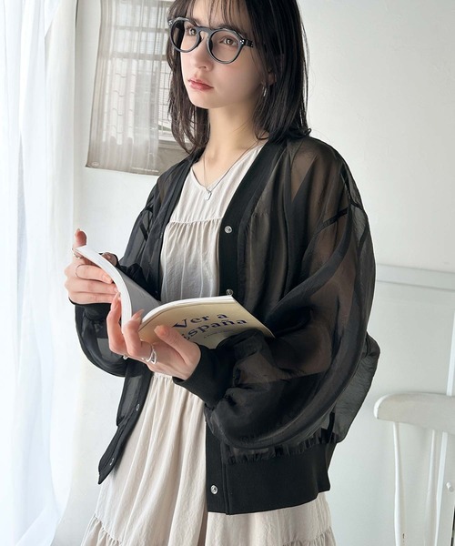 classicalelf(クラシカルエルフ)の「今季トレンドのシアー素材。オーガンジーボリュームスリーブカーディガン(長袖) 紫外線・日焼け対策/冷房対策(カーディガン/ボレロ・レディース・ブラック/グレイッシュベージュ・X-LARGE/SMALL/MEDIUM/LARGE)」の3枚目の写真