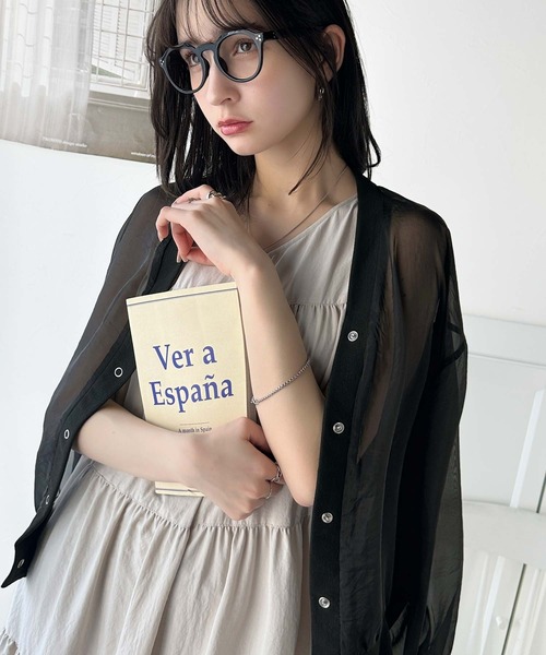 classicalelf(クラシカルエルフ)の「今季トレンドのシアー素材。オーガンジーボリュームスリーブカーディガン(長袖) 紫外線・日焼け対策/冷房対策(カーディガン/ボレロ・レディース・ブラック/グレイッシュベージュ・X-LARGE/SMALL/MEDIUM/LARGE)」の4枚目の写真