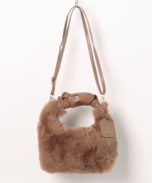 STYLEBLOCK（スタイルブロック）の「チャーム付き2WAYミニフェイクファーショルダーバッグ（ショルダーバッグ・レディース・ブラック/カーキ/ブラウン系その他/オフホワイト/ピンク・FREE）」の4枚目の写真