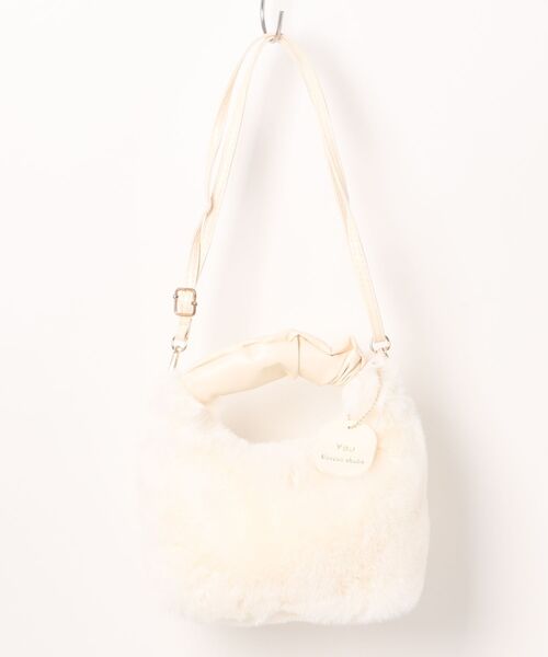 STYLEBLOCK（スタイルブロック）の「チャーム付き2WAYミニフェイクファーショルダーバッグ（ショルダーバッグ・レディース・ブラック/カーキ/ブラウン系その他/オフホワイト/ピンク・FREE）」の2枚目の写真