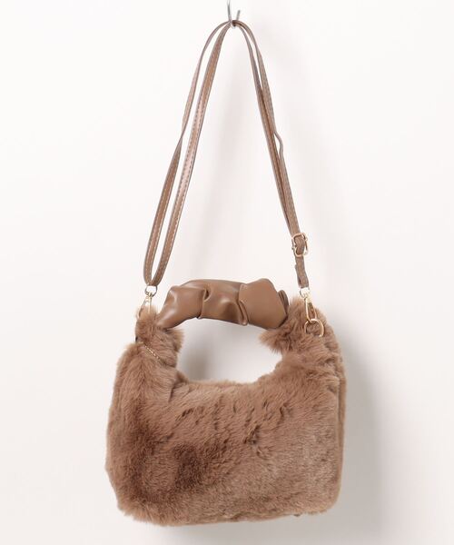 STYLEBLOCK（スタイルブロック）の「チャーム付き2WAYミニフェイクファーショルダーバッグ（ショルダーバッグ・レディース・ブラック/カーキ/ブラウン系その他/オフホワイト/ピンク・FREE）」の9枚目の写真