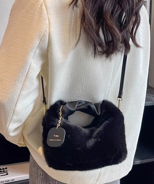 STYLEBLOCK（スタイルブロック）の「チャーム付き2WAYミニフェイクファーショルダーバッグ（ショルダーバッグ・レディース・ブラック/カーキ/ブラウン系その他/オフホワイト/ピンク・FREE）」の3枚目の写真